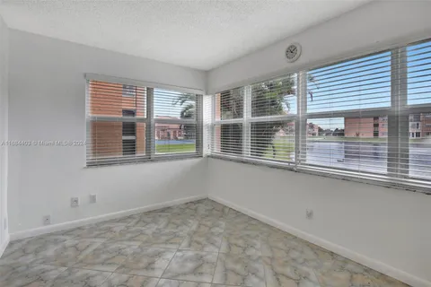 9540 Sunrise Lakes Blvd # 103, Sunrise FL 33322