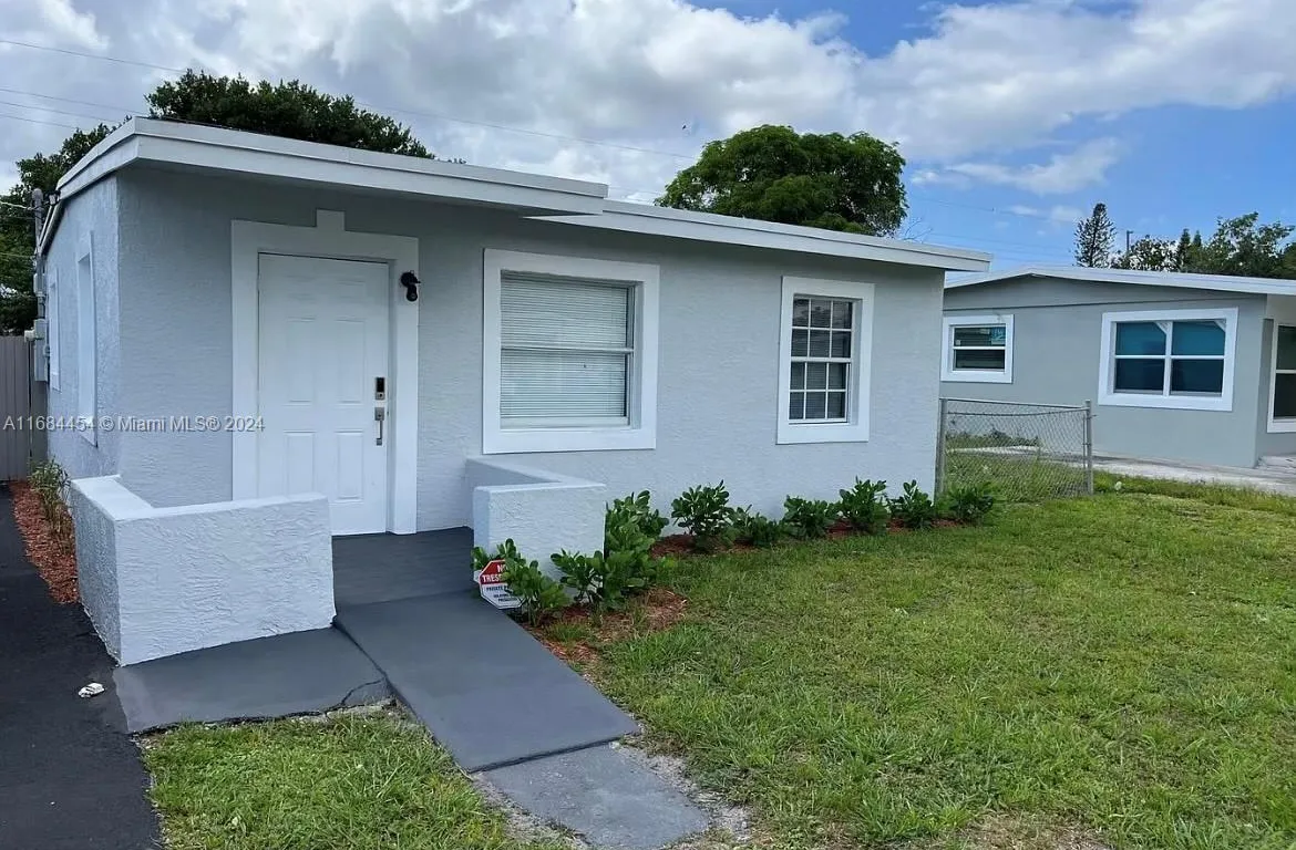 2726 NW 4th Ct, Pompano Beach FL 33069