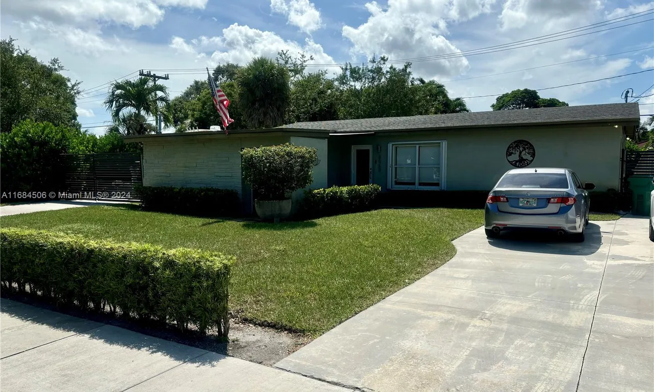 8969 Caribbean Blvd, Cutler Bay FL 33157