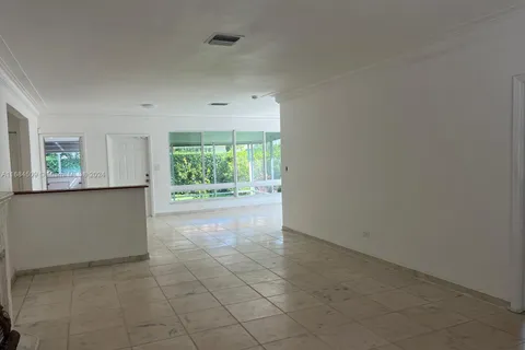 5361 N Bay Rd, Miami Beach FL 33140