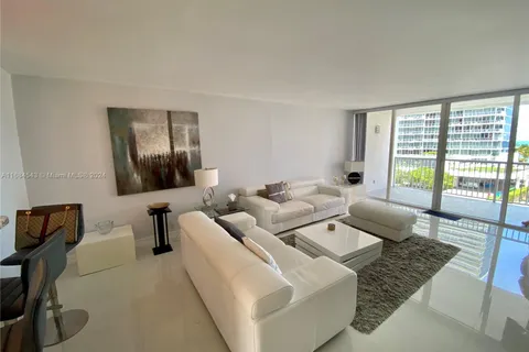 2200 NE 33rd Ave # 7J, Fort Lauderdale FL 33305