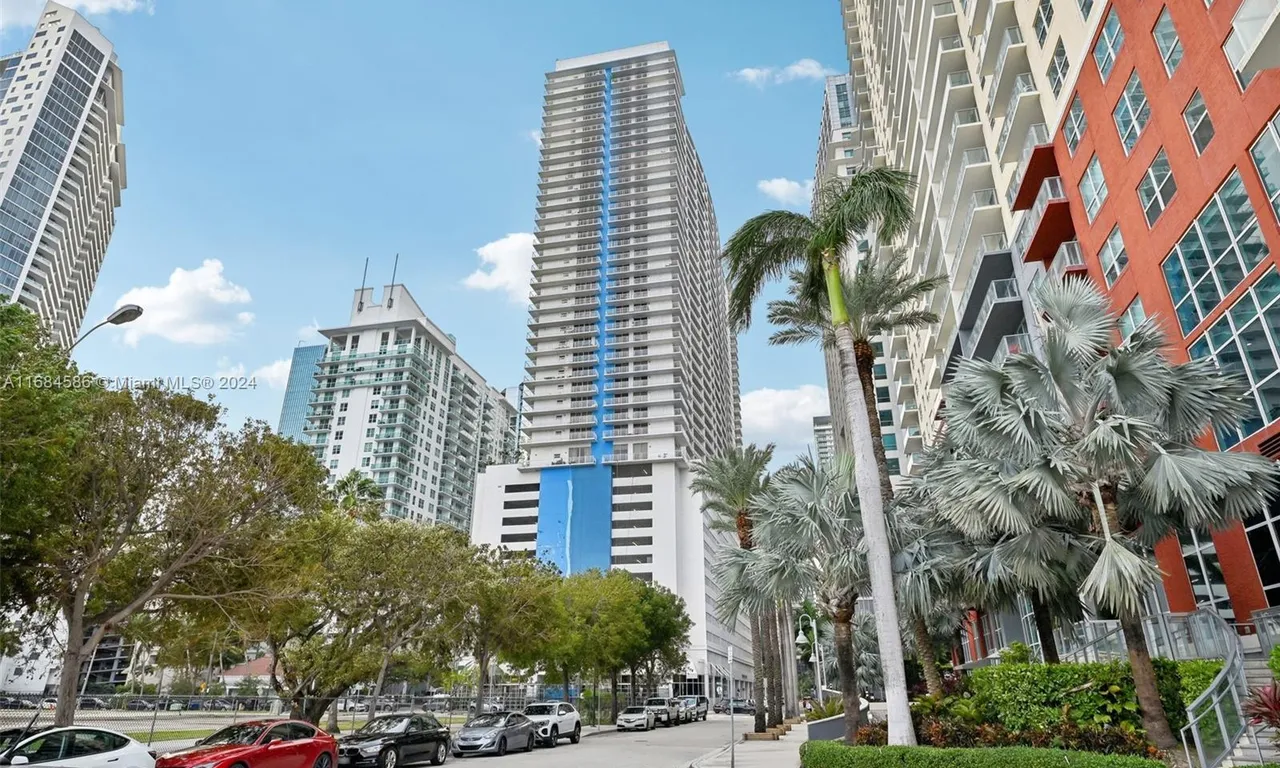 1200 Brickell Bay Dr # 2318, Miami FL 33131