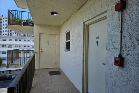 3948 NE 169th St # 505, North Miami Beach FL 33160