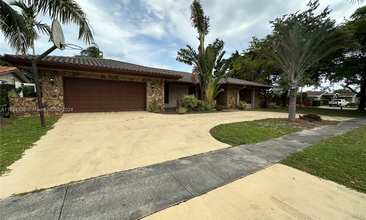 5301 Mckinley St, Hollywood FL 33021