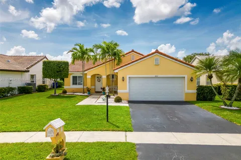 451 NW 190th Ave, Pembroke Pines FL 33029