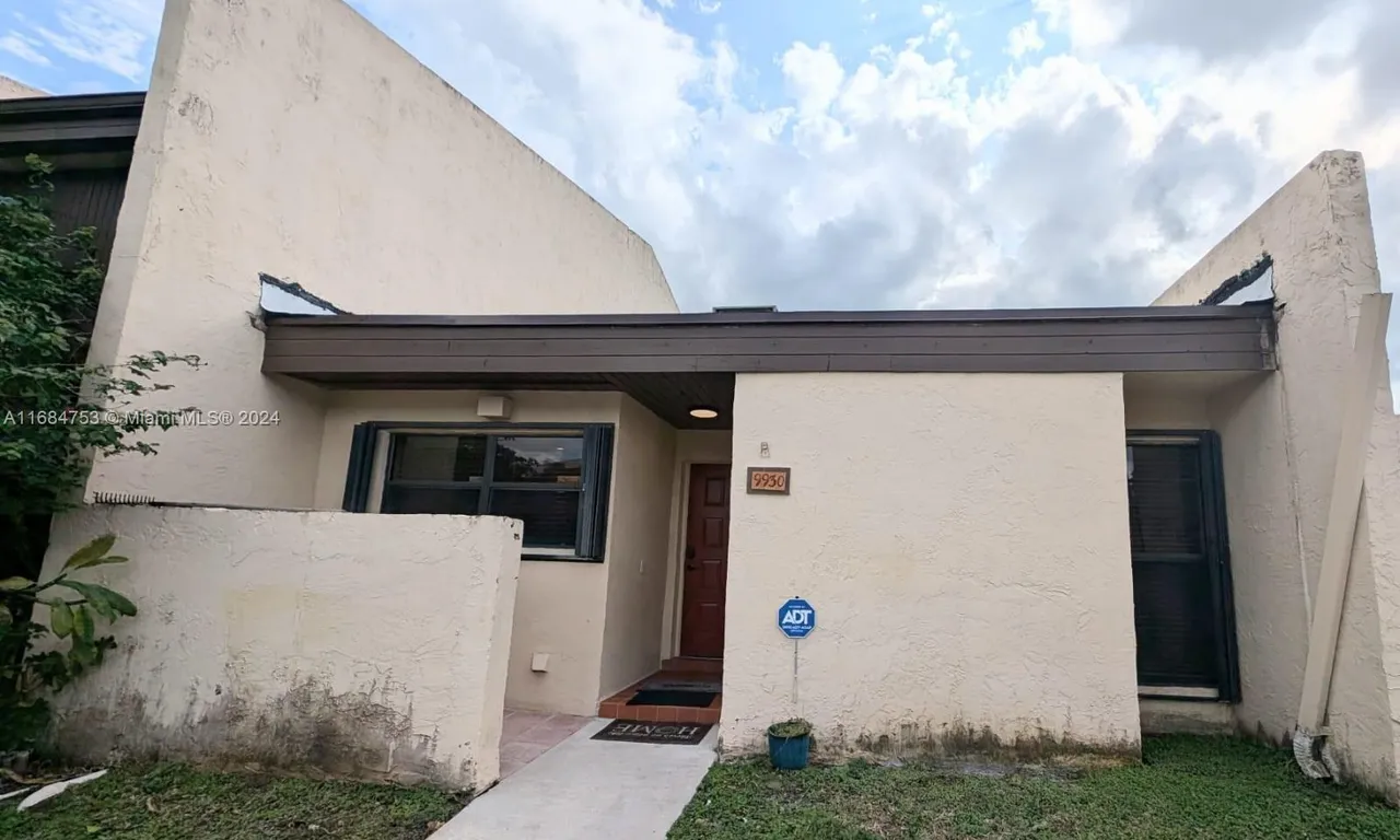 9930 NW 10th St # 9, Pembroke Pines FL 33024