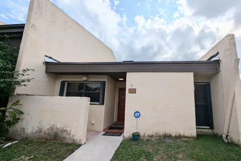 9930 NW 10th St # 9, Pembroke Pines FL 33024