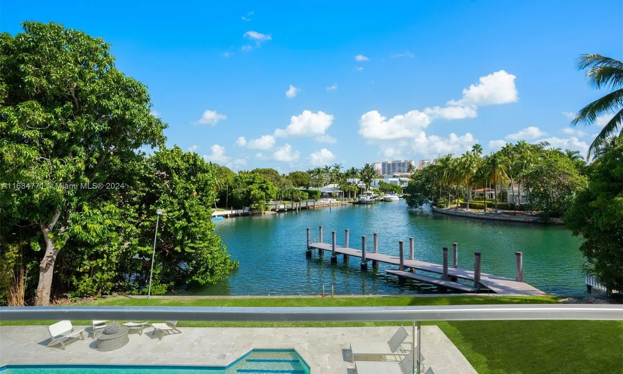 945 Mariner Drive, Key Biscayne FL 33149