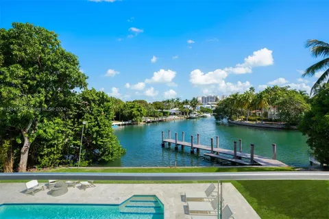 945 Mariner Drive, Key Biscayne FL 33149