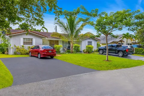 4380 NW 79th Ter, Coral Springs FL 33065