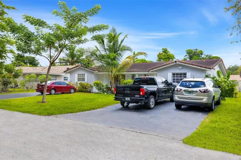 4380 NW 79th Ter, Coral Springs FL 33065