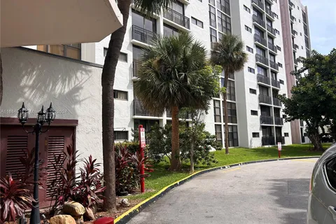 16919 N Bay Rd # 214, Sunny Isles Beach FL 33160