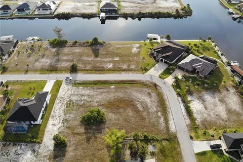 1426 NW 41st Place, Cape Coral FL 3393