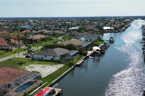 2203 SW 52nd Street, Cape Coral FL 33914