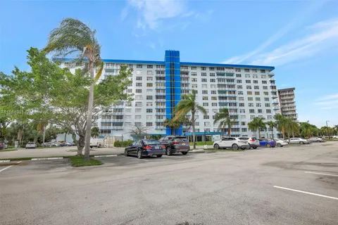 4001 Hillcrest Dr # 110, Hollywood FL 33021