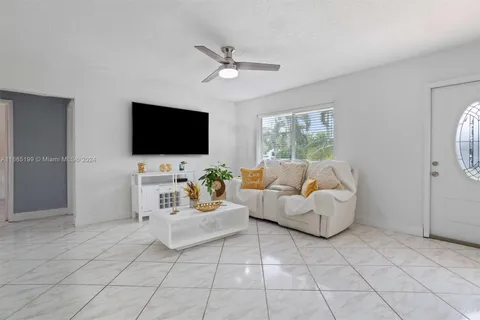 6541 Fletcher St, Hollywood FL 33023