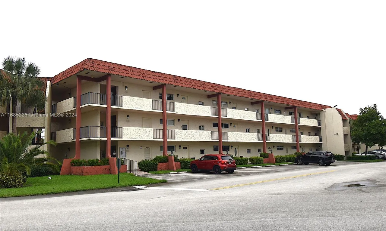 411 S Hollybrook Dr # 305, Pembroke Pines FL 33025