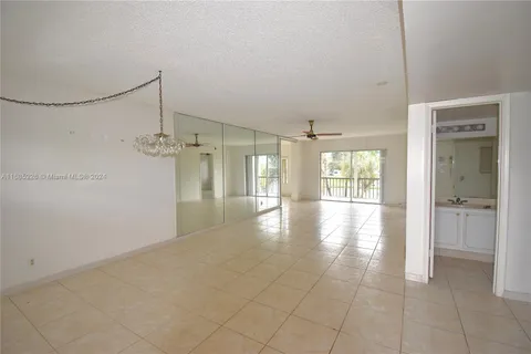 411 S Hollybrook Dr # 305, Pembroke Pines FL 33025