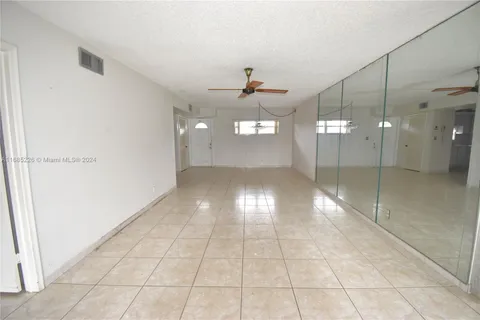 411 S Hollybrook Dr # 305, Pembroke Pines FL 33025