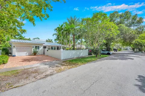 720 NE 17th Way, Fort Lauderdale FL 33304