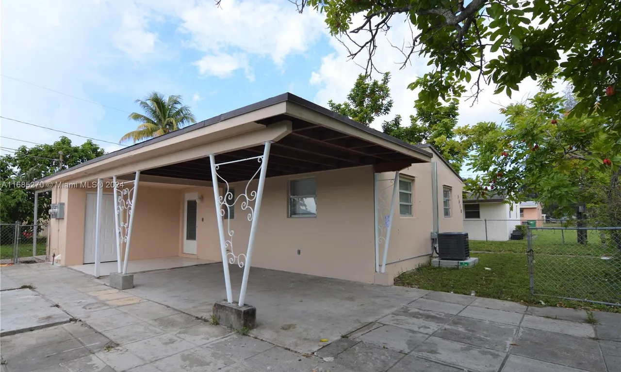 5510 SW 32nd Ct, Pembroke Park FL 33023