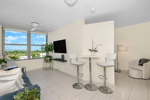 2899 Collins Ave # 1042, Miami Beach FL 33140