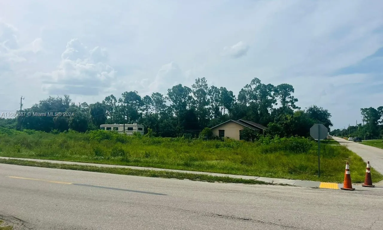 601 Lake Ave, Lehigh Acres FL 33972