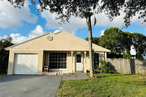 8615 SW 15th St, Pembroke Pines FL 33025