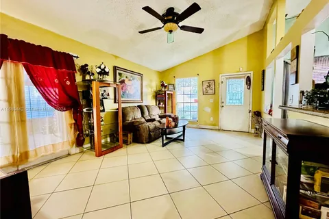 8615 SW 15th St, Pembroke Pines FL 33025