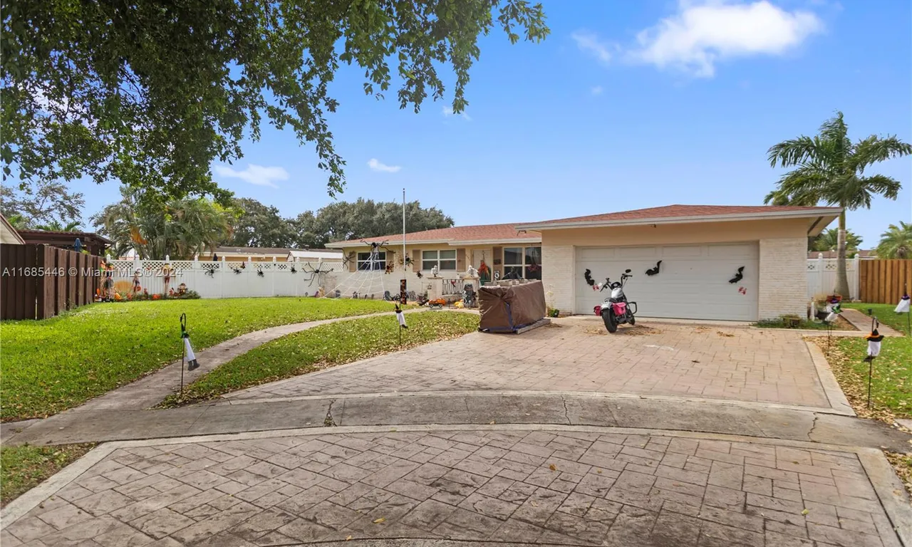 8440 NW 18th St, Pembroke Pines FL 33024