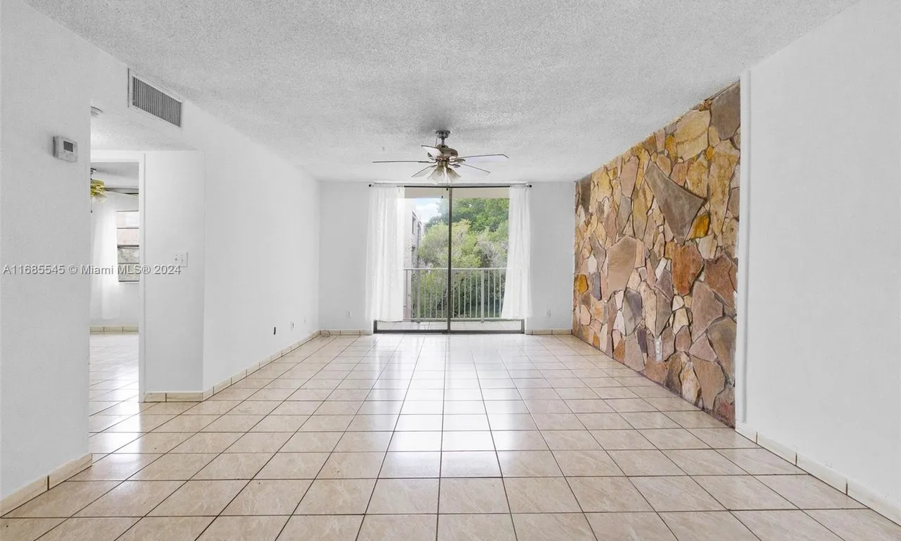 8405 NW 8th St # 310, Miami FL 33126