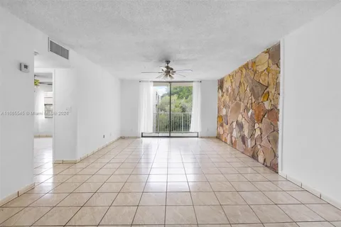 8405 NW 8th St # 310, Miami FL 33126