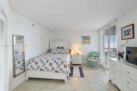 6767 Collins Ave # 1106, Miami Beach FL 33141