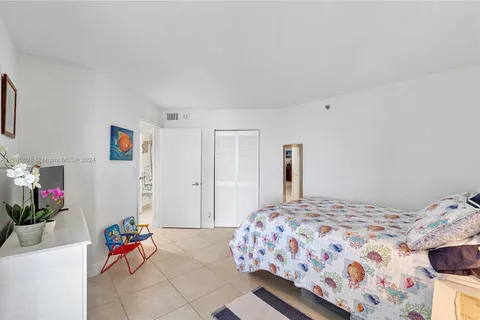 6767 Collins Ave # 1106, Miami Beach FL 33141