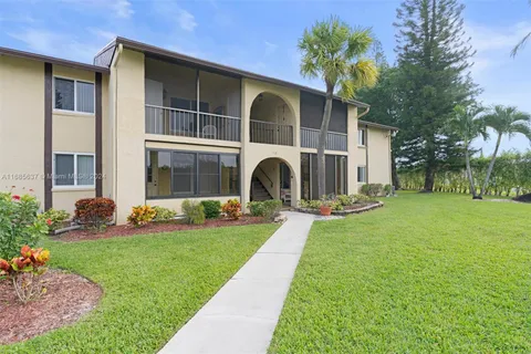 310 Pine Ridge Cir # 1, Green Acres FL 33463