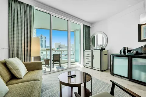 4391 Collins Ave # 915, Miami Beach FL 33140