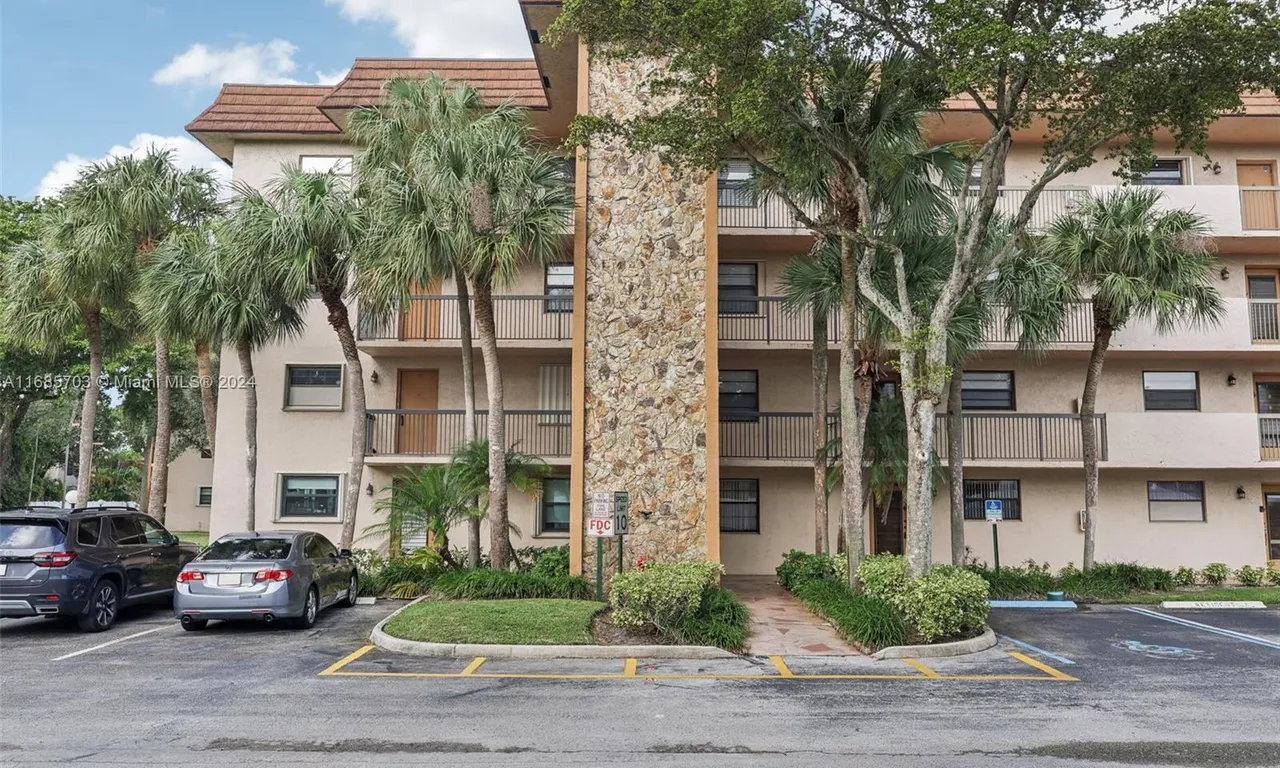 4960 E Sabal Palm Blvd # 201, Tamarac FL 33319