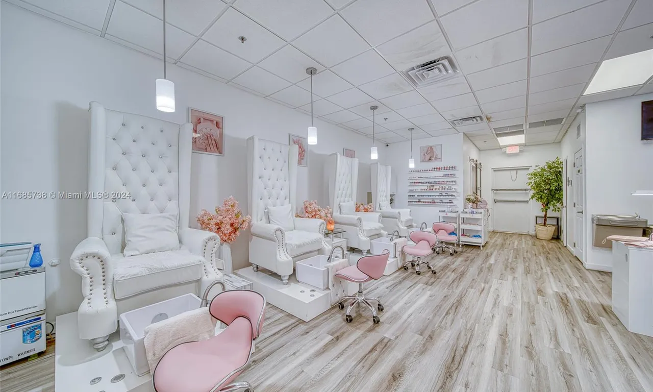 Nail Salon For Sale In Oakland Park Blvd Near Sunrise, Oakland Park FL 33351