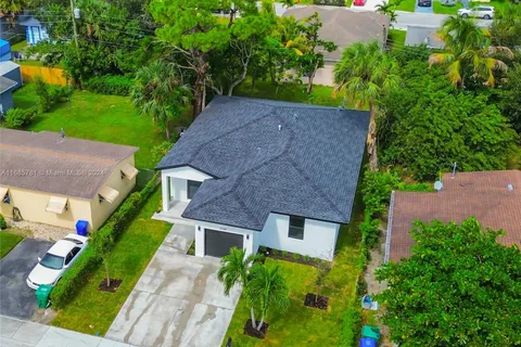 2725 NW 7th St, Fort Lauderdale FL 33311