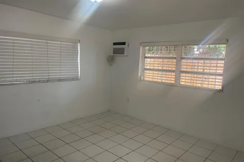 935 NW 24th Ct # B, Miami FL 33125