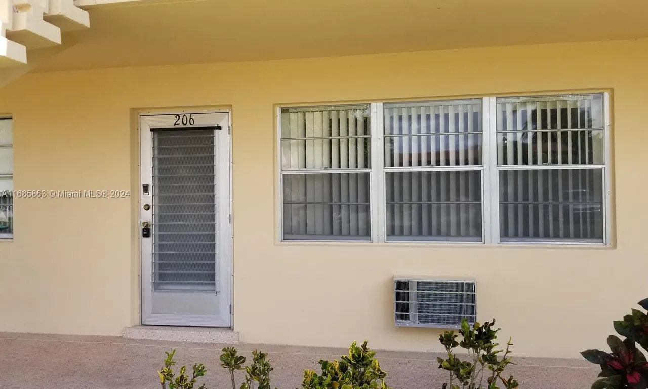 206 Sheffield I # 206, West Palm Beach FL 33417