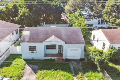 260 NW 43rd St, Miami FL 33127