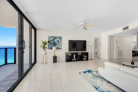 2301 S Ocean Dr # 1704, Hollywood FL 33019