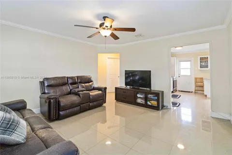 3825 NE 16th Ter, Pompano Beach FL 33064