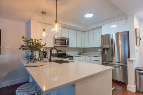 858 Jeffery St, Boca Raton FL 33487