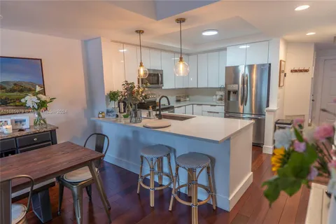 858 Jeffery St, Boca Raton FL 33487