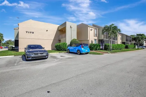 7173 Orange Dr # 115B, Davie FL 33314