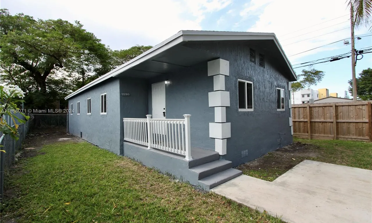 2290 NW 51st Ter, Miami FL 33142