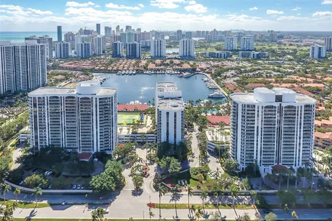 3610 Yacht Club Dr # 605, Aventura FL 33180