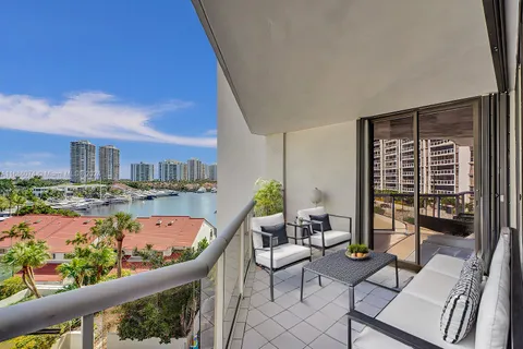 3610 Yacht Club Dr # 605, Aventura FL 33180